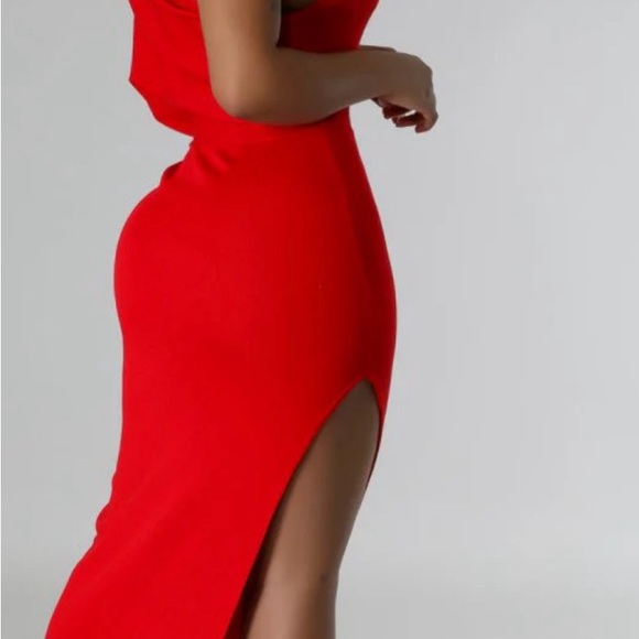 Red Carpet Ready - Picture 2 of 4